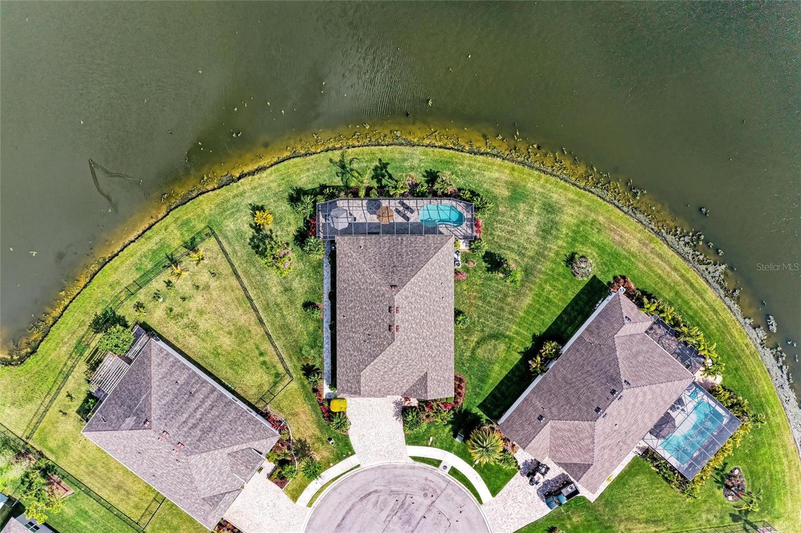 Listing photo id 52 for 5811 Campina Place