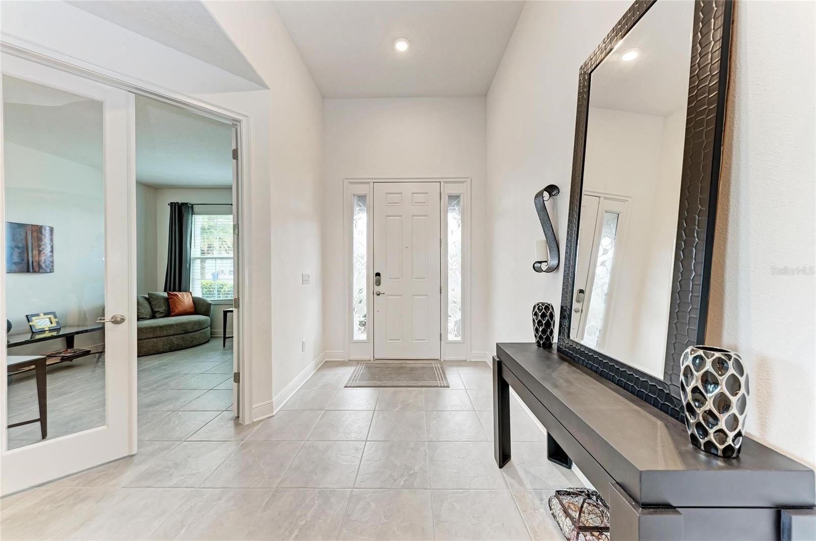 Listing photo id 6 for 5811 Campina Place