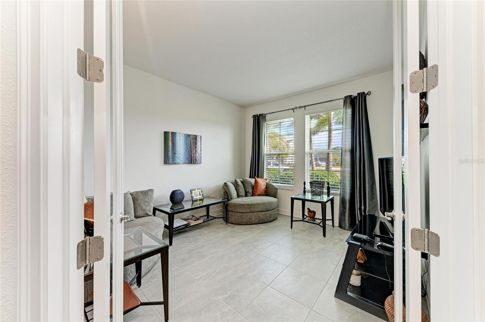 Listing photo id 7 for 5811 Campina Place
