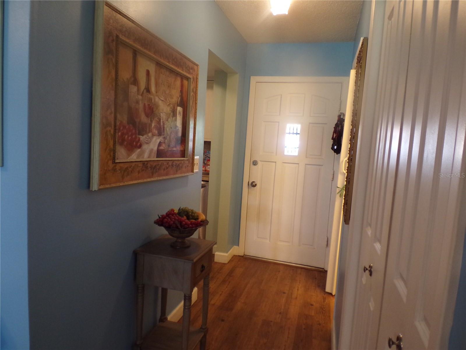 Image 11 of 49 For 670 Park Circle