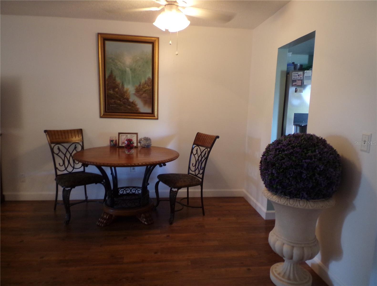 Image 4 of 49 For 670 Park Circle