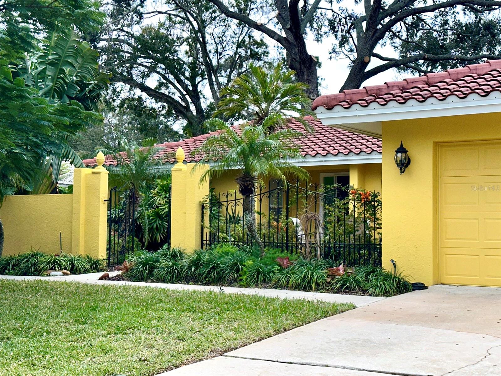 Details for 1883 Riviera Circle, SARASOTA, FL 34232