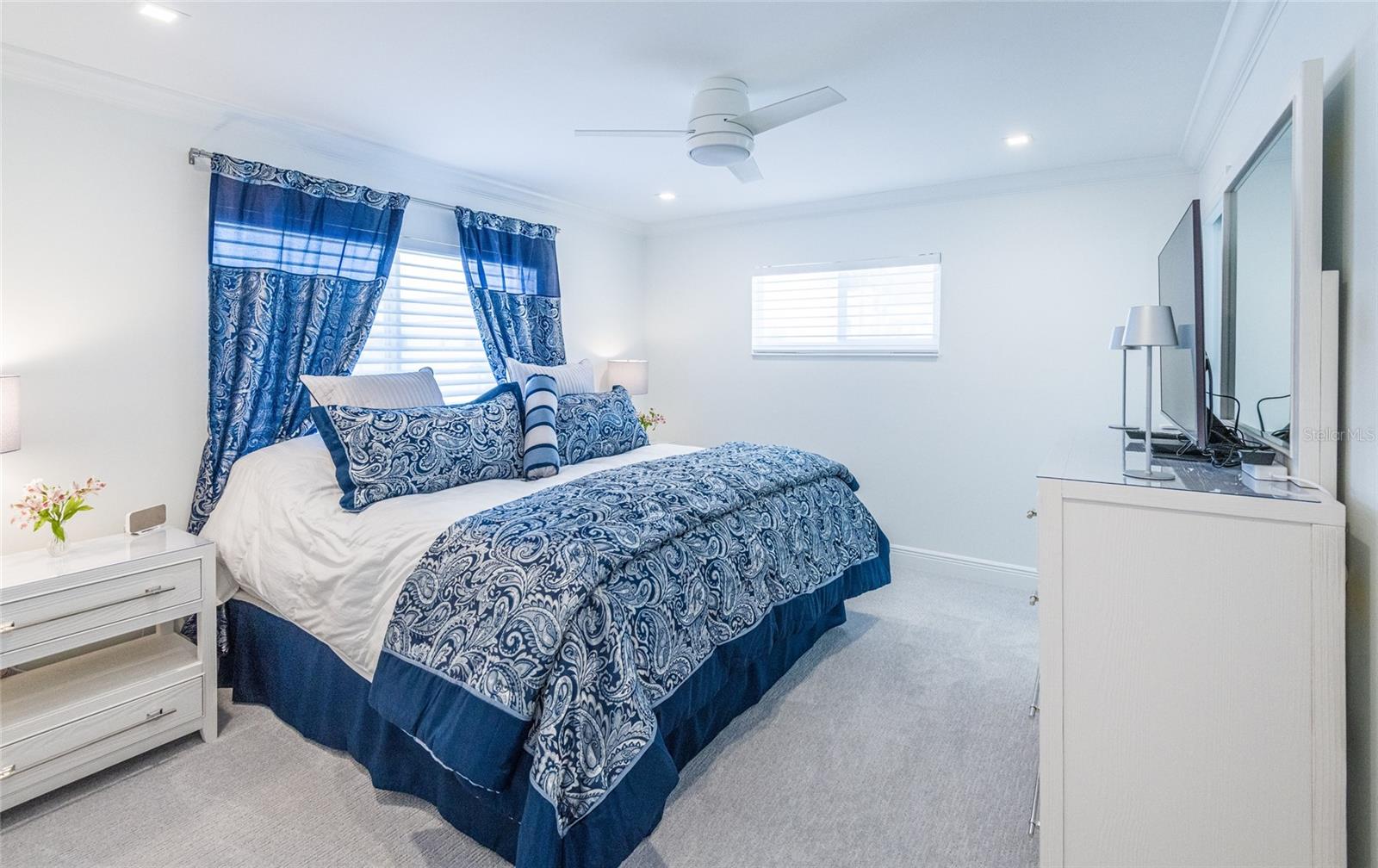 Image 9 of 20 For 1900 Benjamin Franklin Drive V11