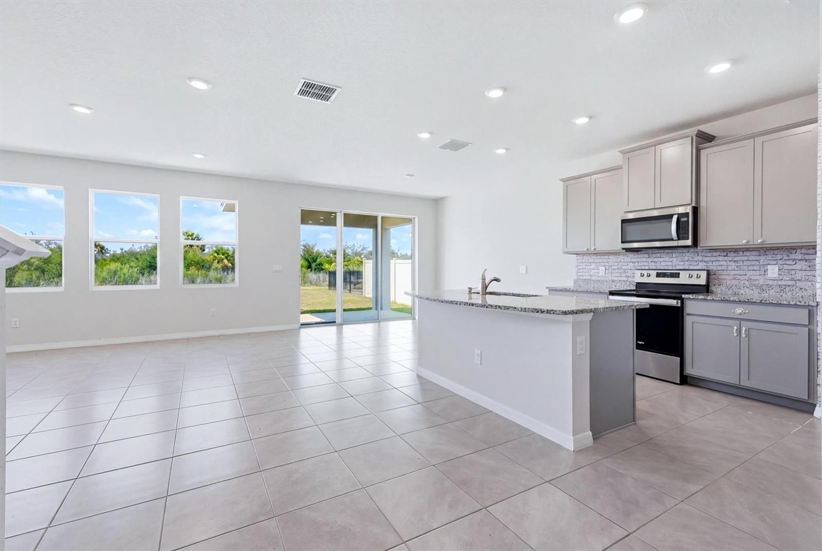 Image 11 of 36 For 3813 Lively Coral Place