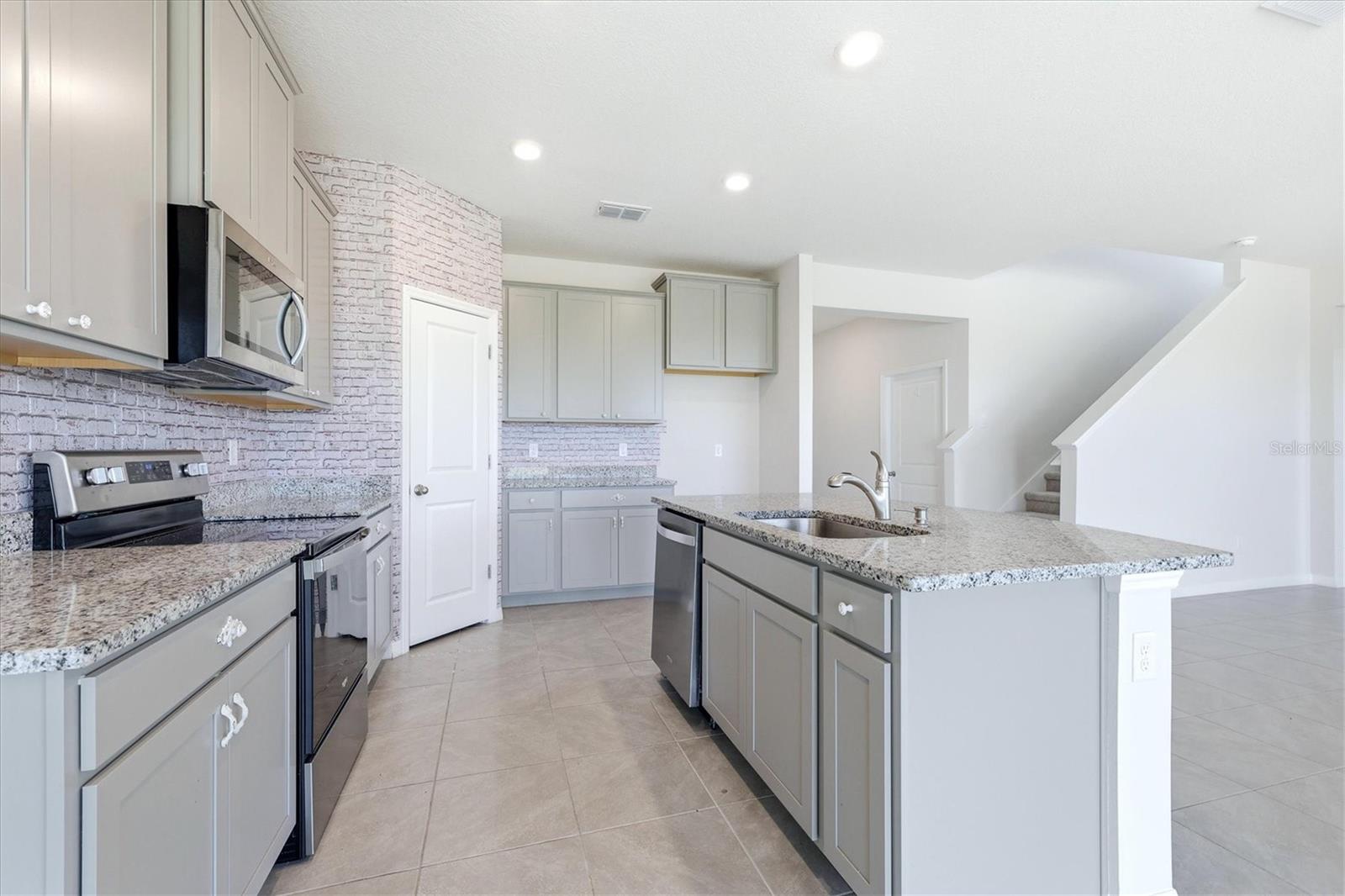 Image 14 of 36 For 3813 Lively Coral Place