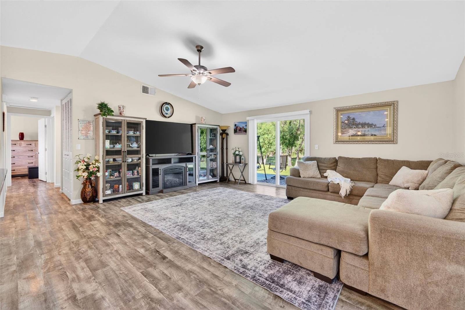 Image 17 of 87 For 549 Longwood Circle