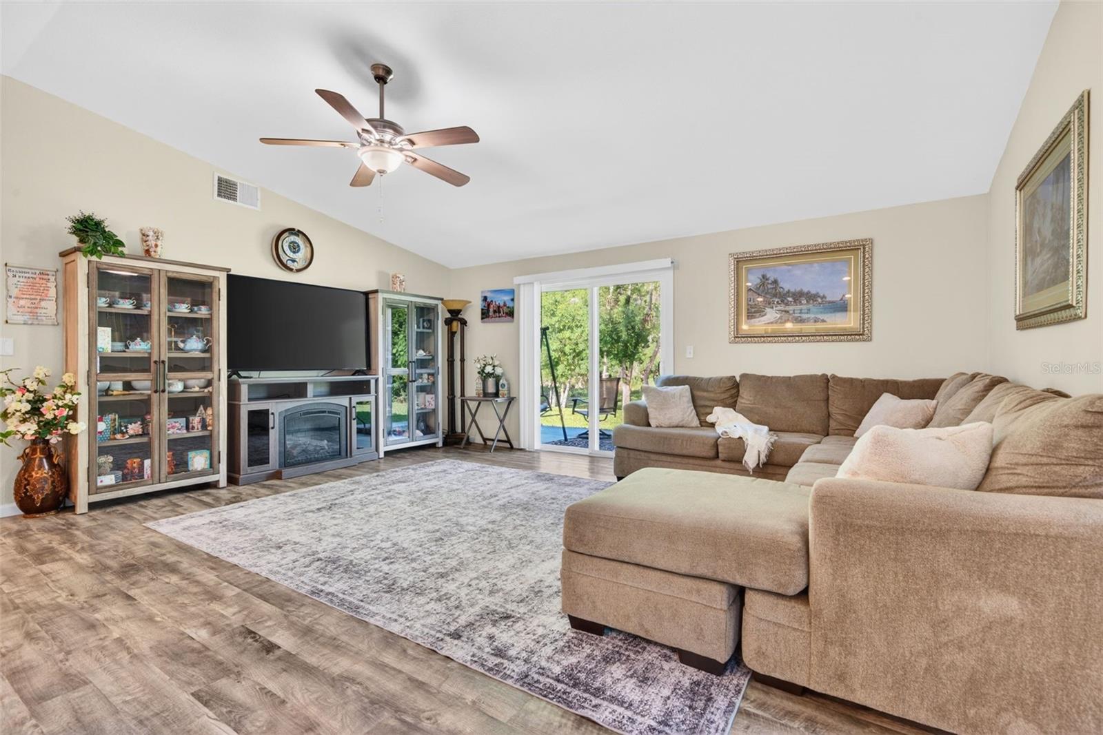 Image 18 of 87 For 549 Longwood Circle