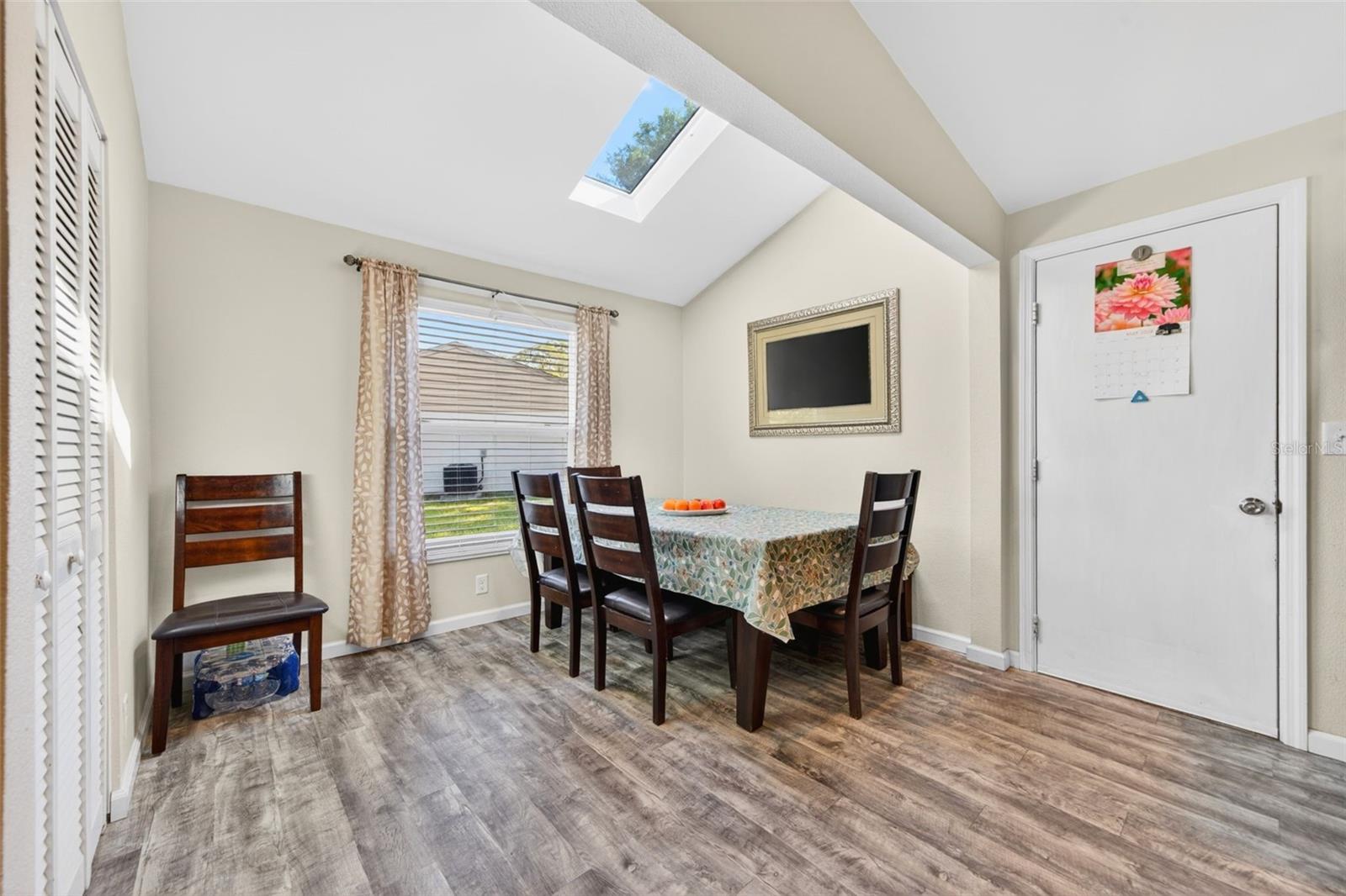 Image 25 of 87 For 549 Longwood Circle