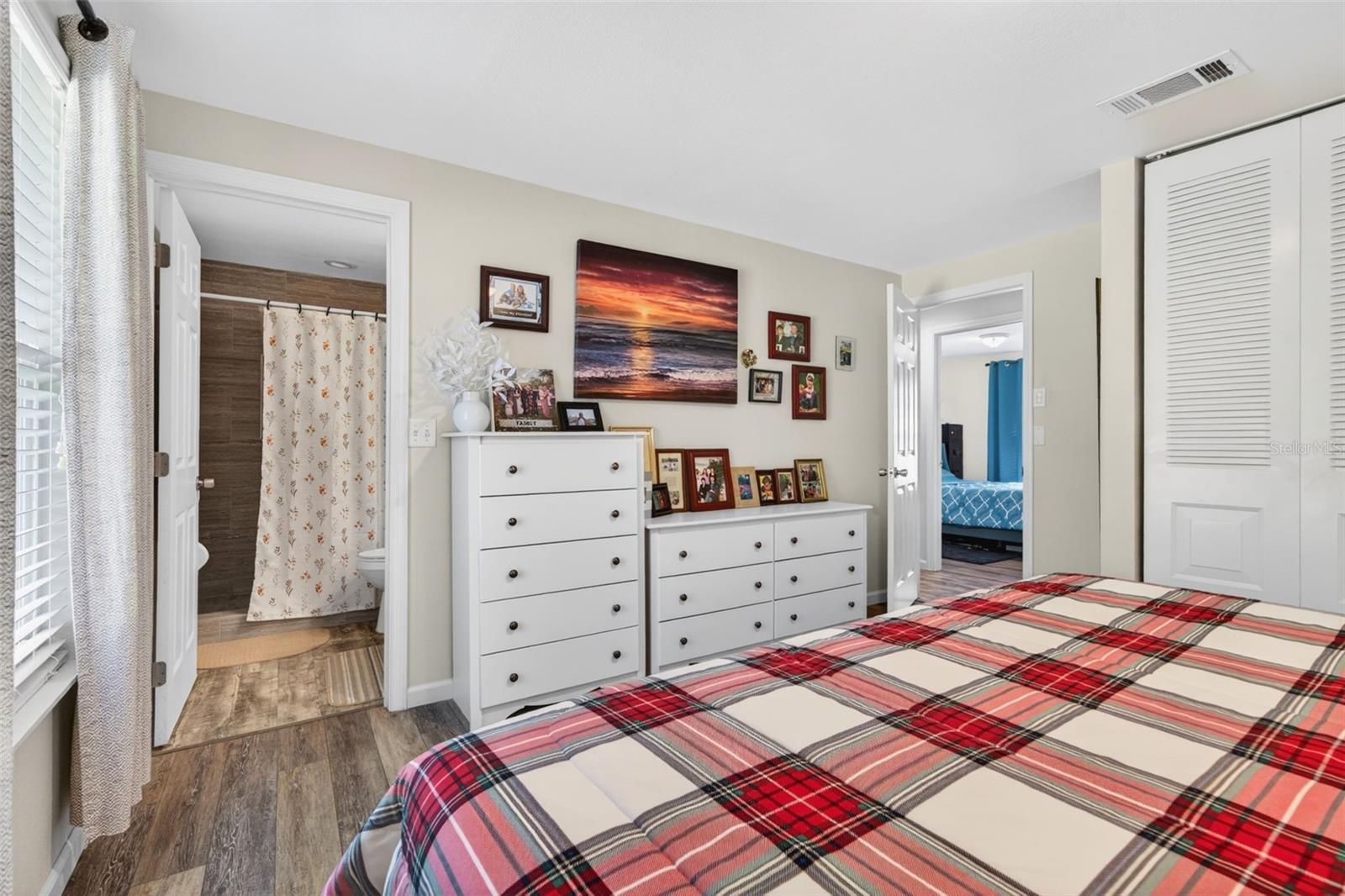 Image 36 of 87 For 549 Longwood Circle