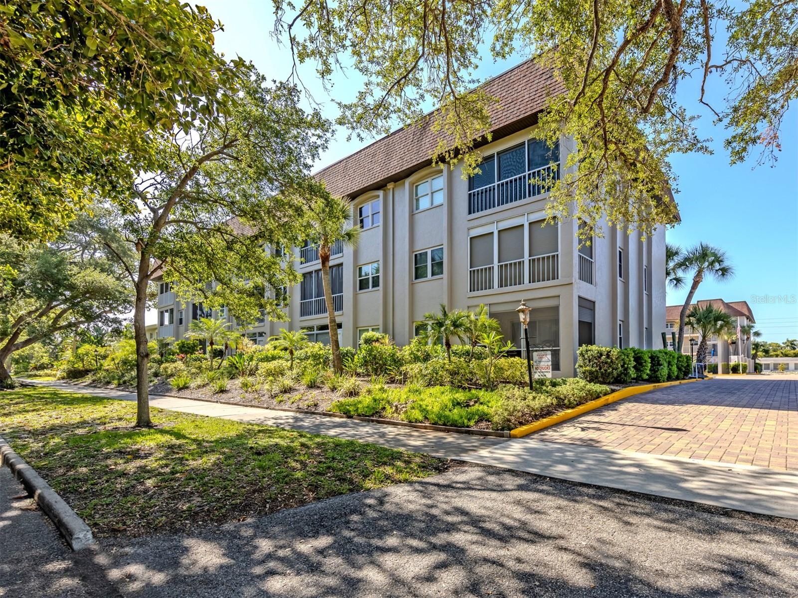 Image 3 of 63 For 101 Park Boulevard S 106