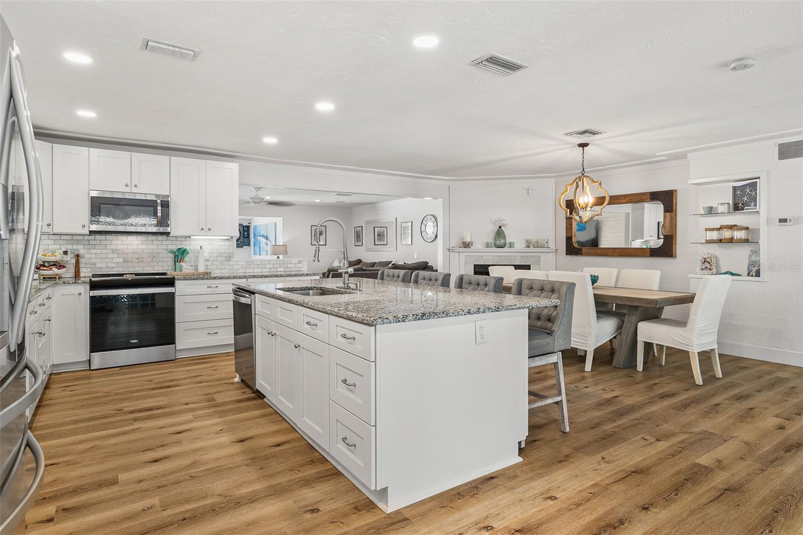 Image 14 of 61 For 2215 Hibiscus Street