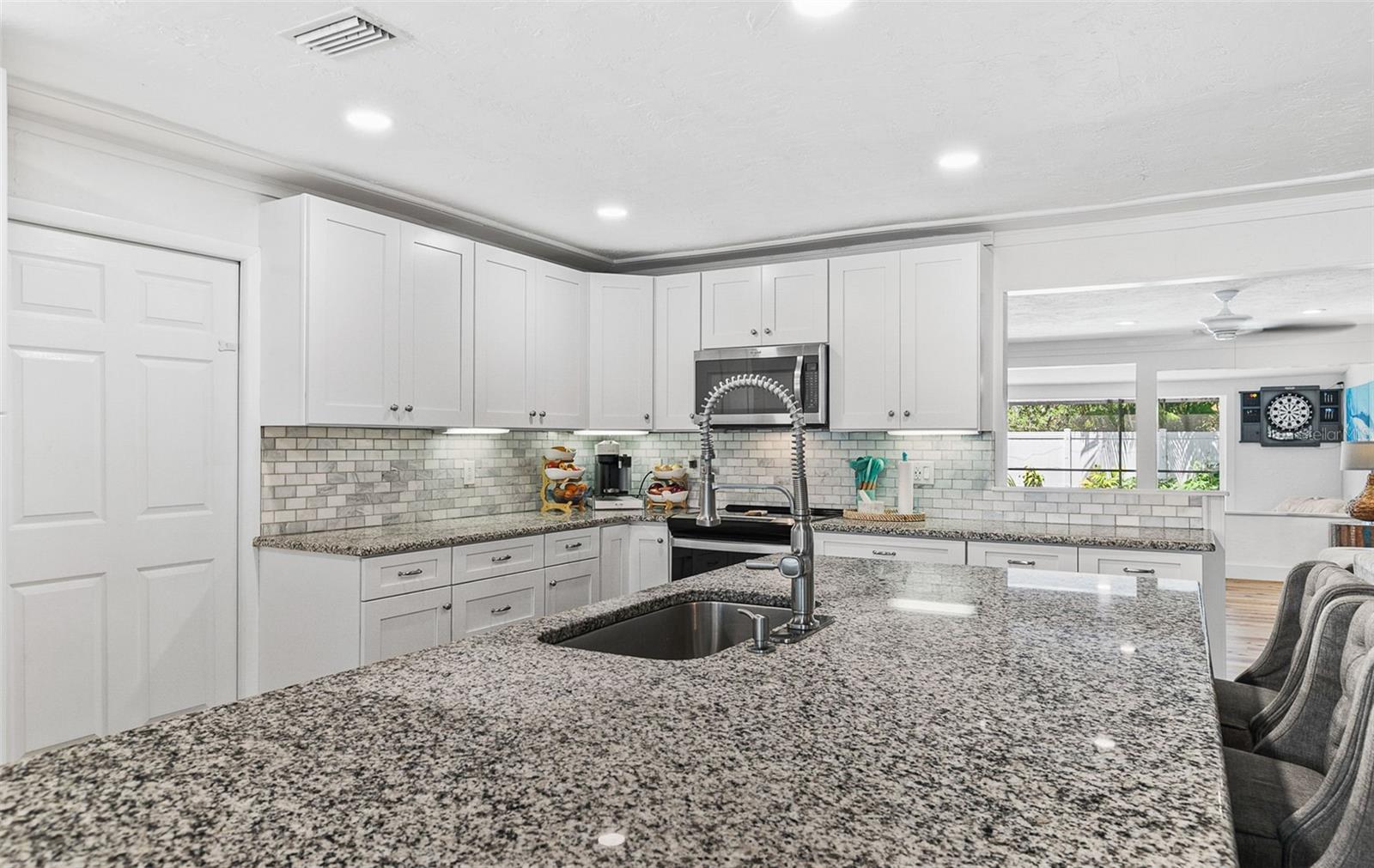 Image 15 of 61 For 2215 Hibiscus Street