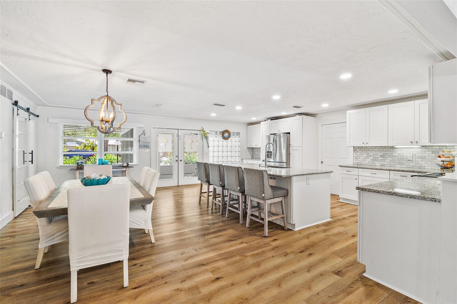 Image 17 of 61 For 2215 Hibiscus Street