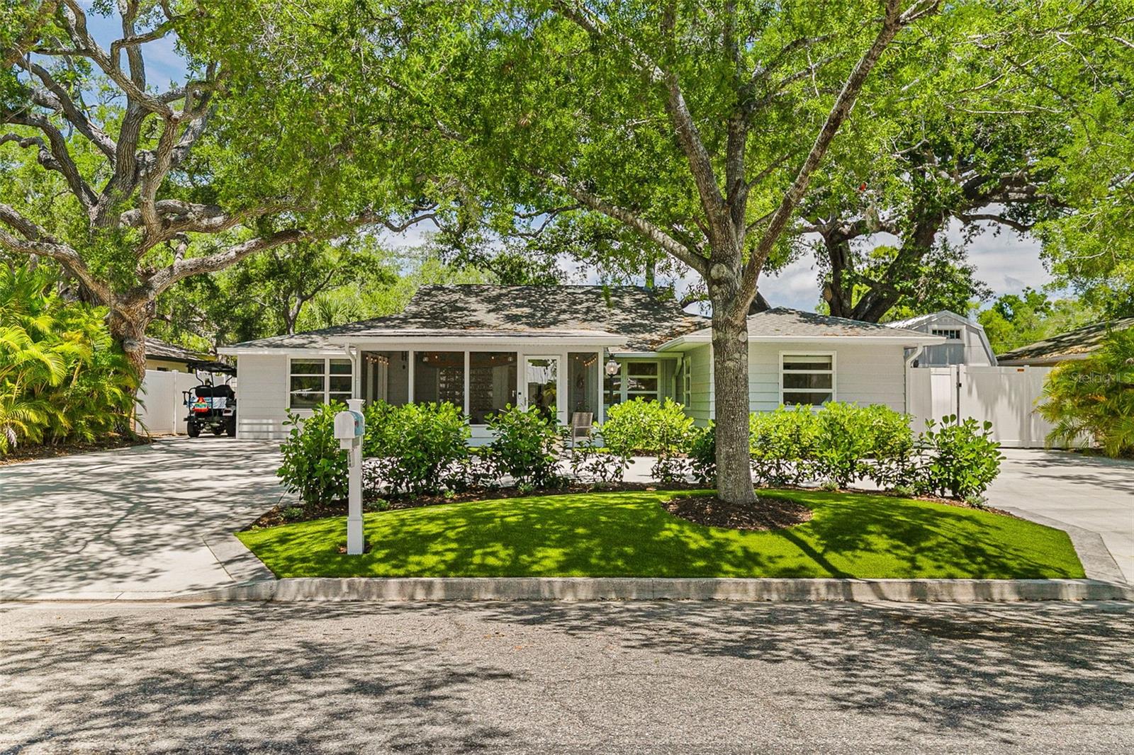 Image 3 of 61 For 2215 Hibiscus Street