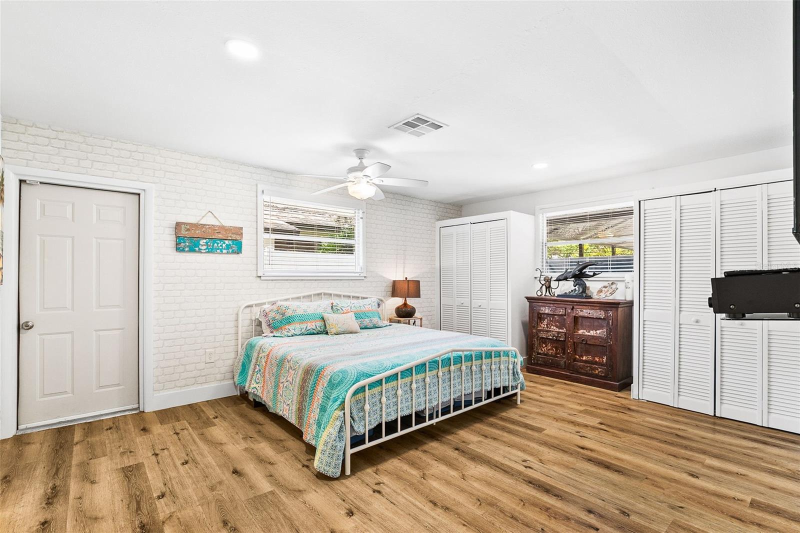 Image 34 of 61 For 2215 Hibiscus Street
