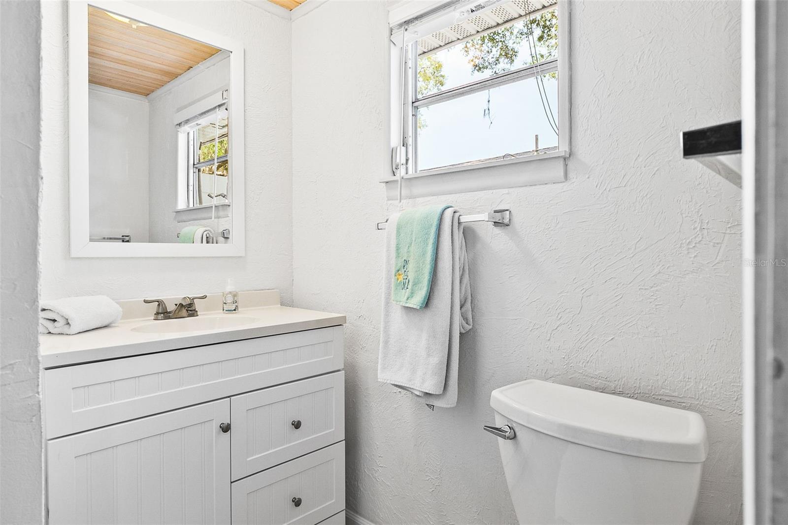 Image 36 of 61 For 2215 Hibiscus Street