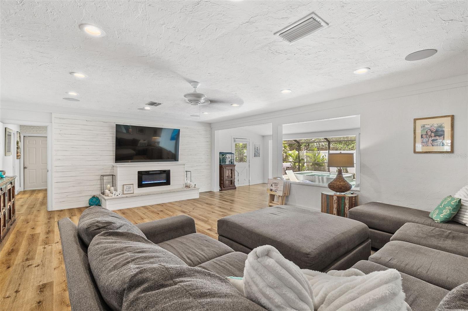 Image 37 of 61 For 2215 Hibiscus Street