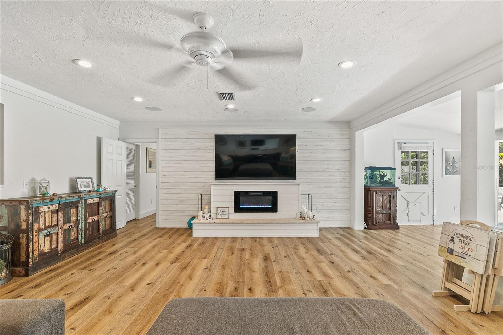 Image 38 of 61 For 2215 Hibiscus Street