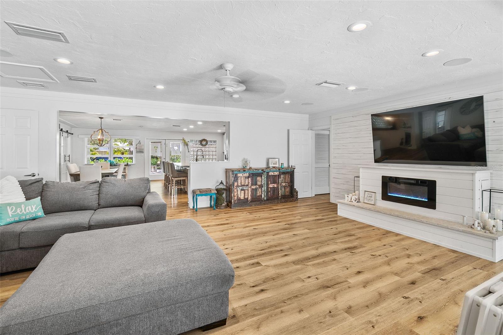 Image 39 of 61 For 2215 Hibiscus Street