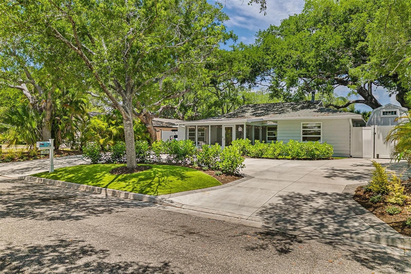 Image 4 of 61 For 2215 Hibiscus Street