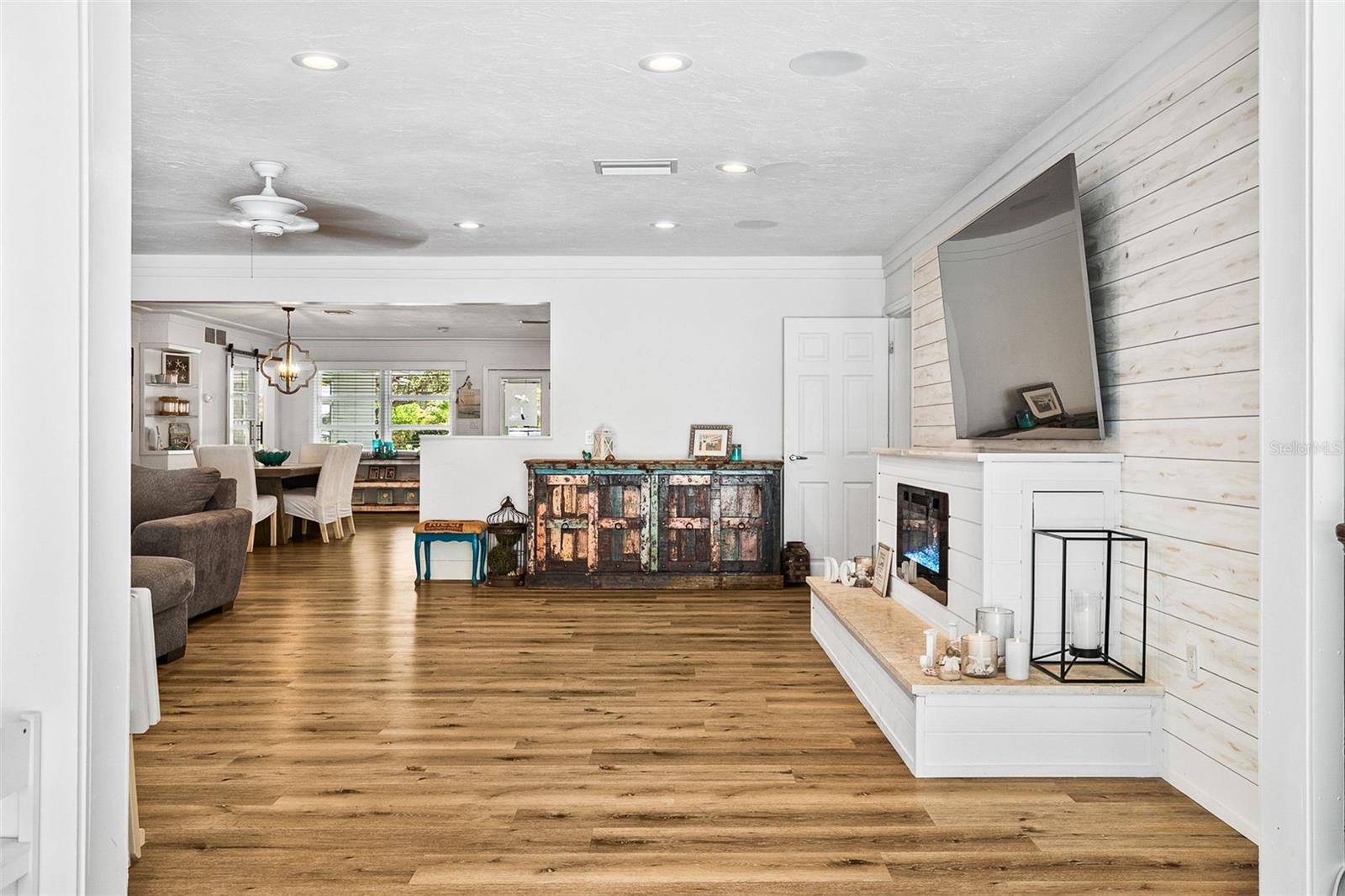 Image 41 of 61 For 2215 Hibiscus Street