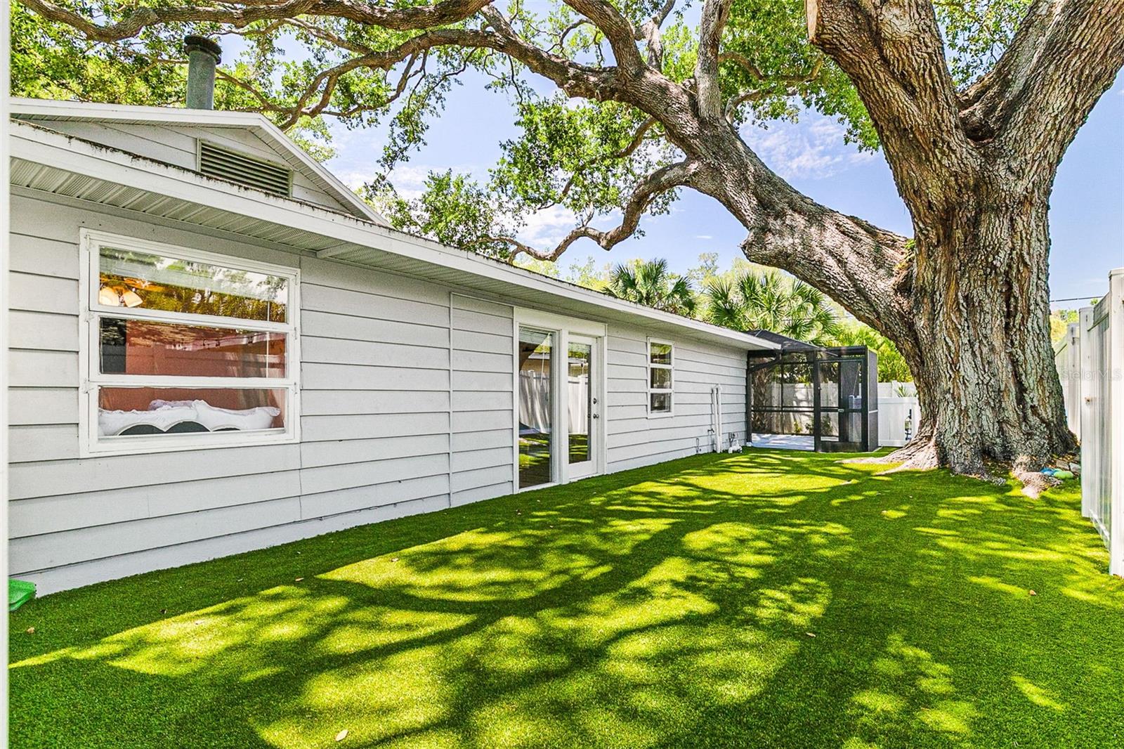 Image 53 of 61 For 2215 Hibiscus Street