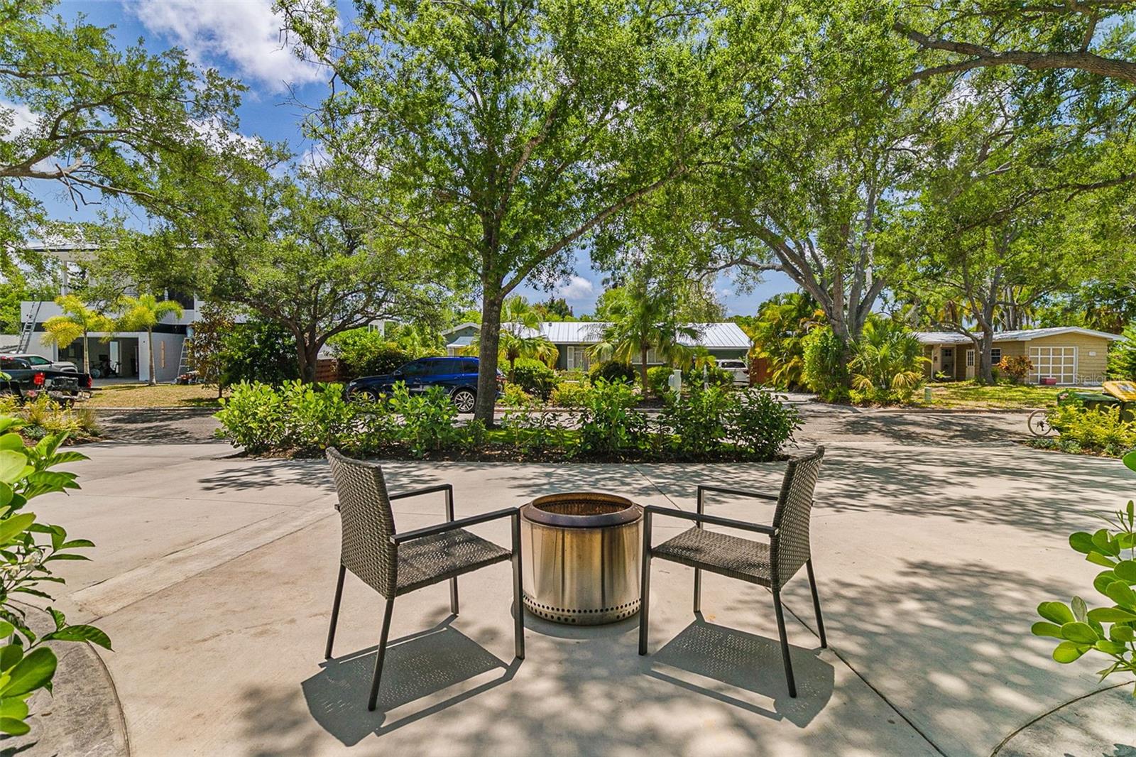 Image 6 of 61 For 2215 Hibiscus Street