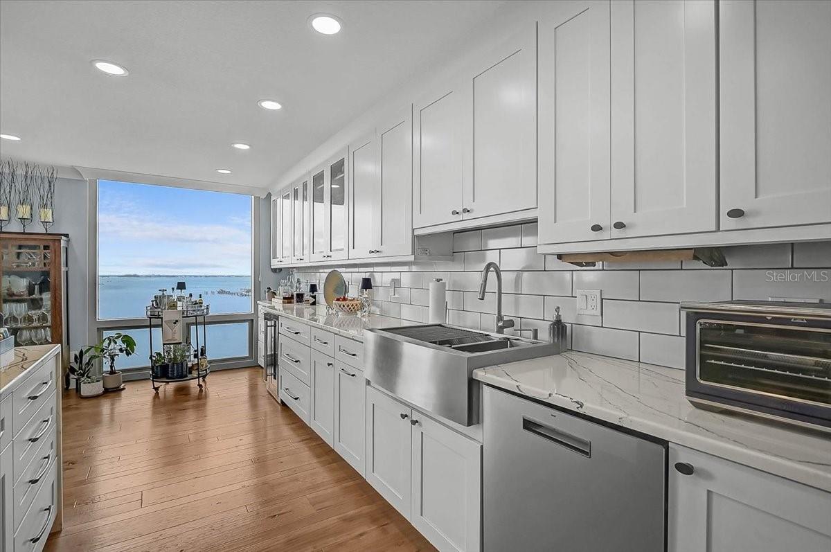 Image 10 of 100 For 1111 Gulfstream Avenue 7c