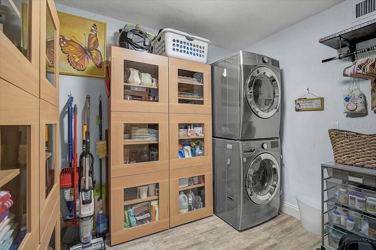 Image 42 of 100 For 1111 Gulfstream Avenue 7c