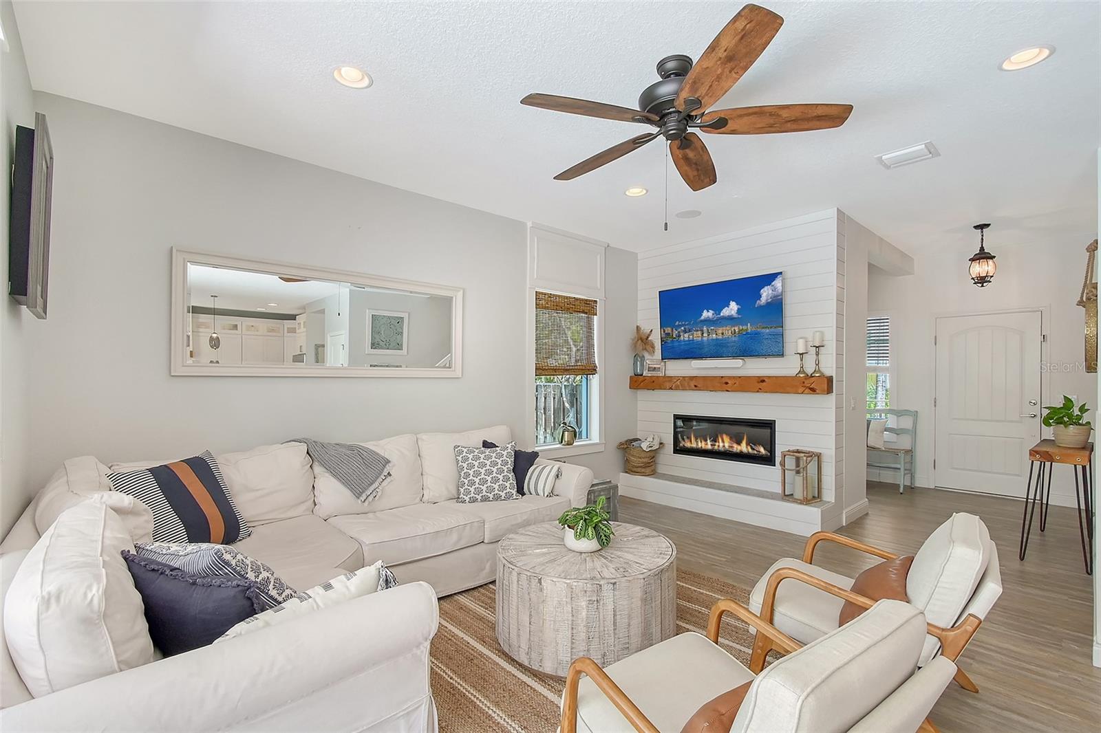 Image 9 of 73 For 1738 Siesta Drive