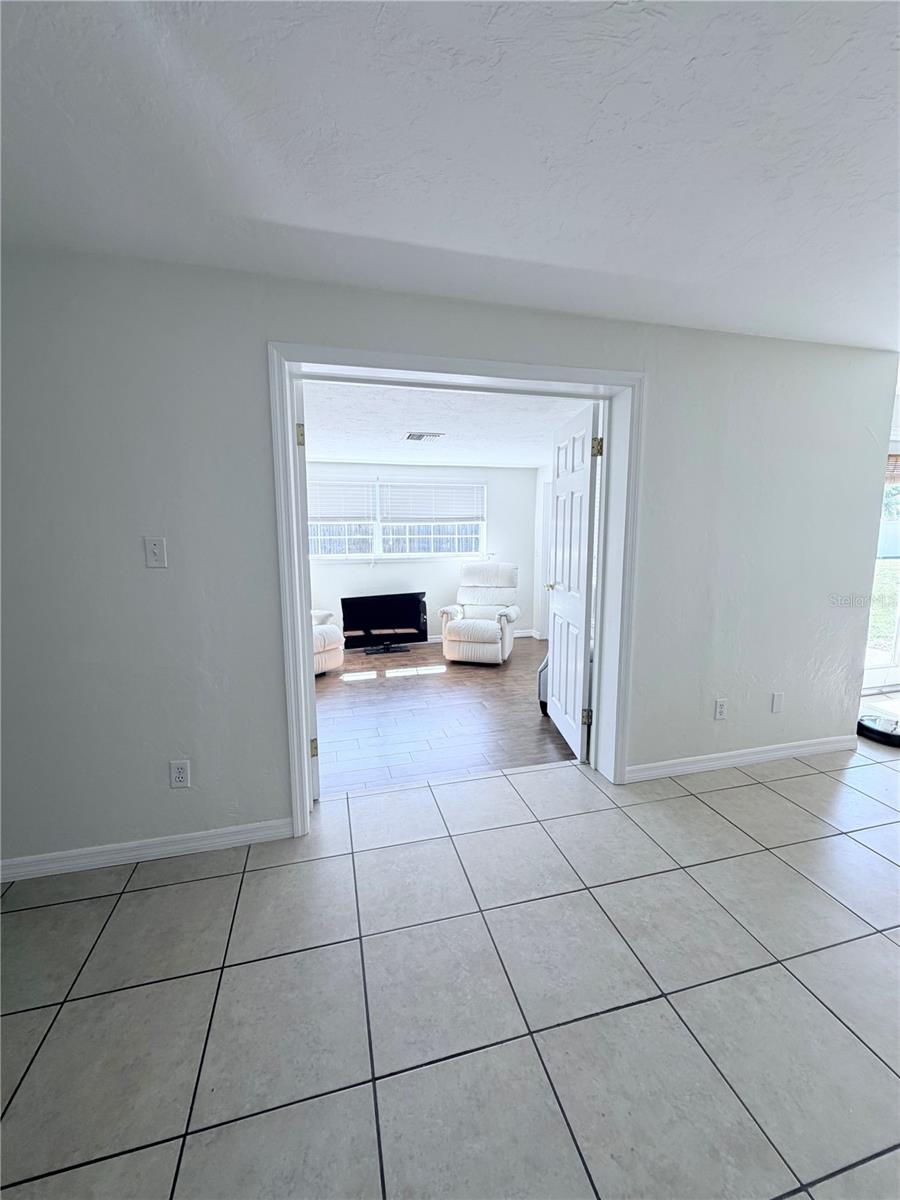 Image 12 of 26 For 3219 Cambridge Drive