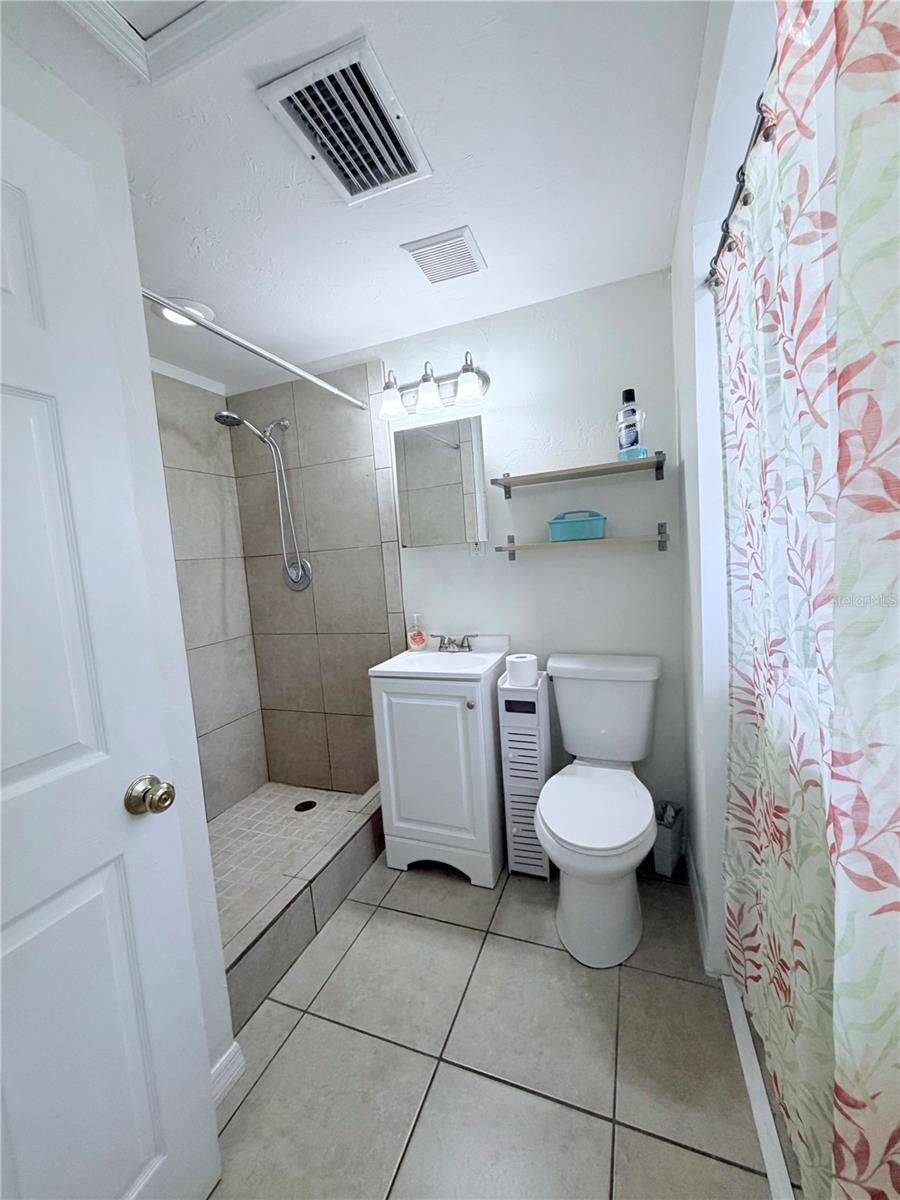 Image 19 of 26 For 3219 Cambridge Drive