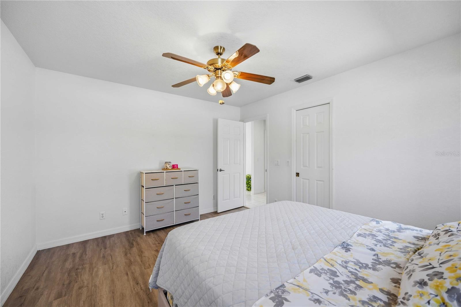 Image 18 of 55 For 23530 Clay Avenue