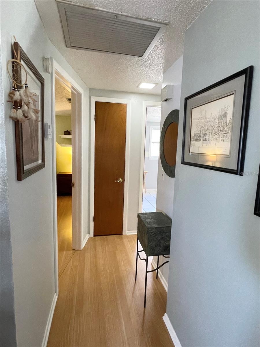 Image 10 of 28 For 6944 Larchmont Ave