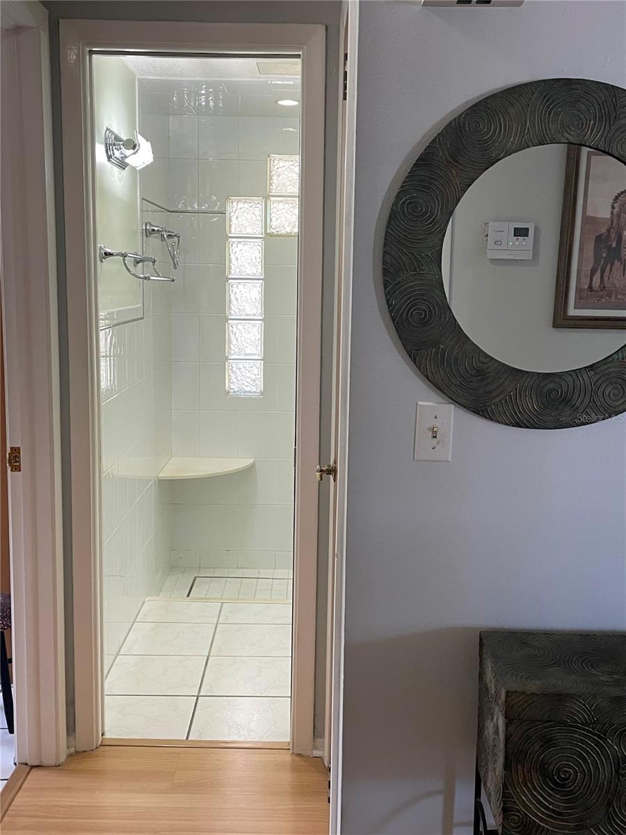 Image 12 of 28 For 6944 Larchmont Ave