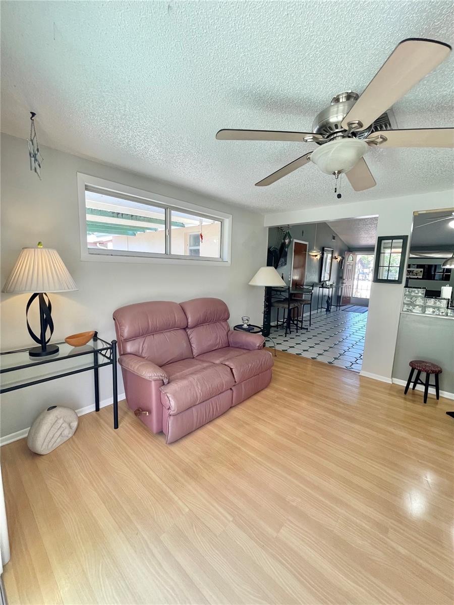 Image 19 of 28 For 6944 Larchmont Ave