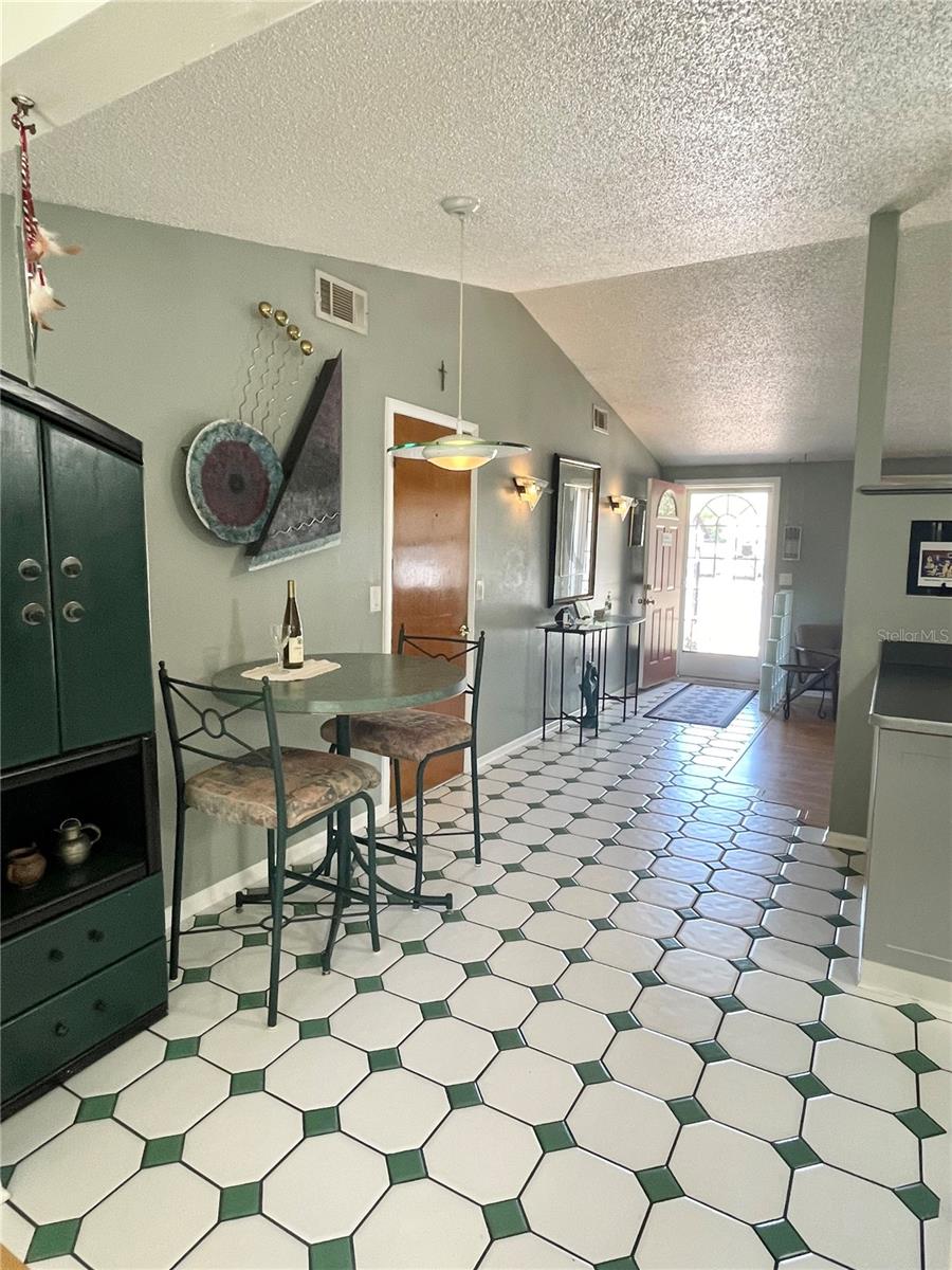 Image 5 of 28 For 6944 Larchmont Ave