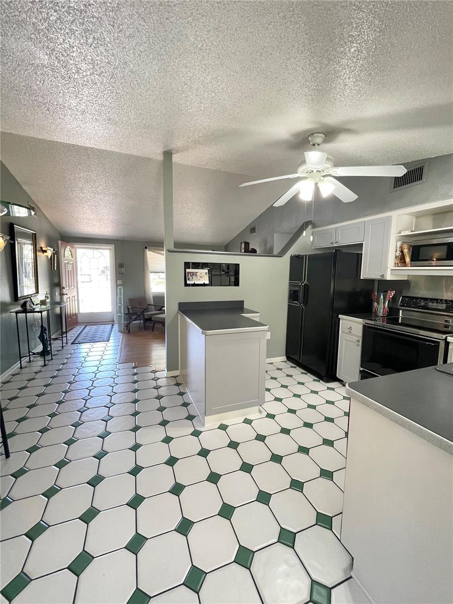 Image 6 of 28 For 6944 Larchmont Ave