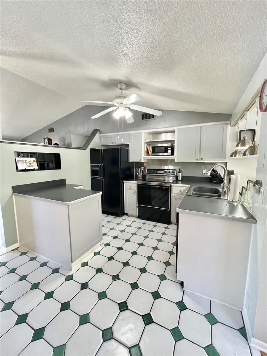 Image 7 of 28 For 6944 Larchmont Ave