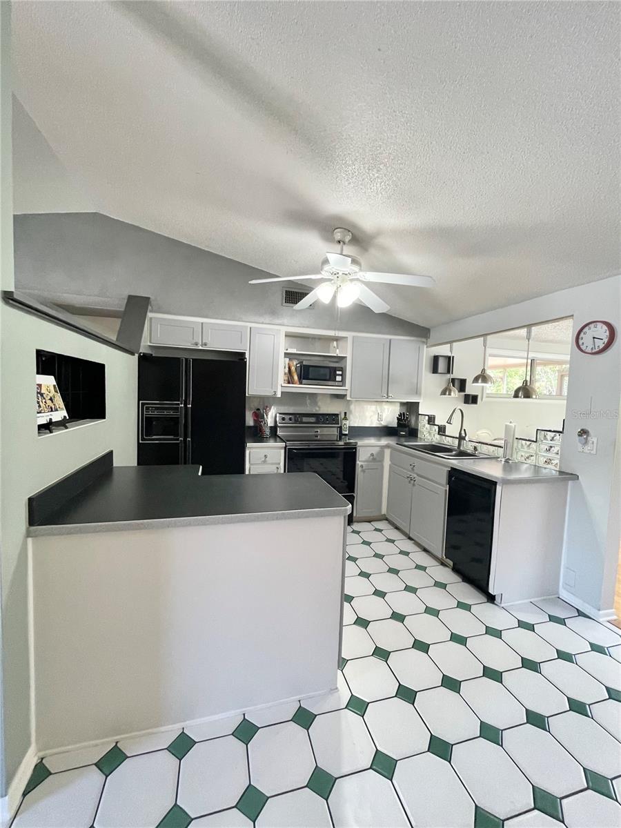 Image 8 of 28 For 6944 Larchmont Ave