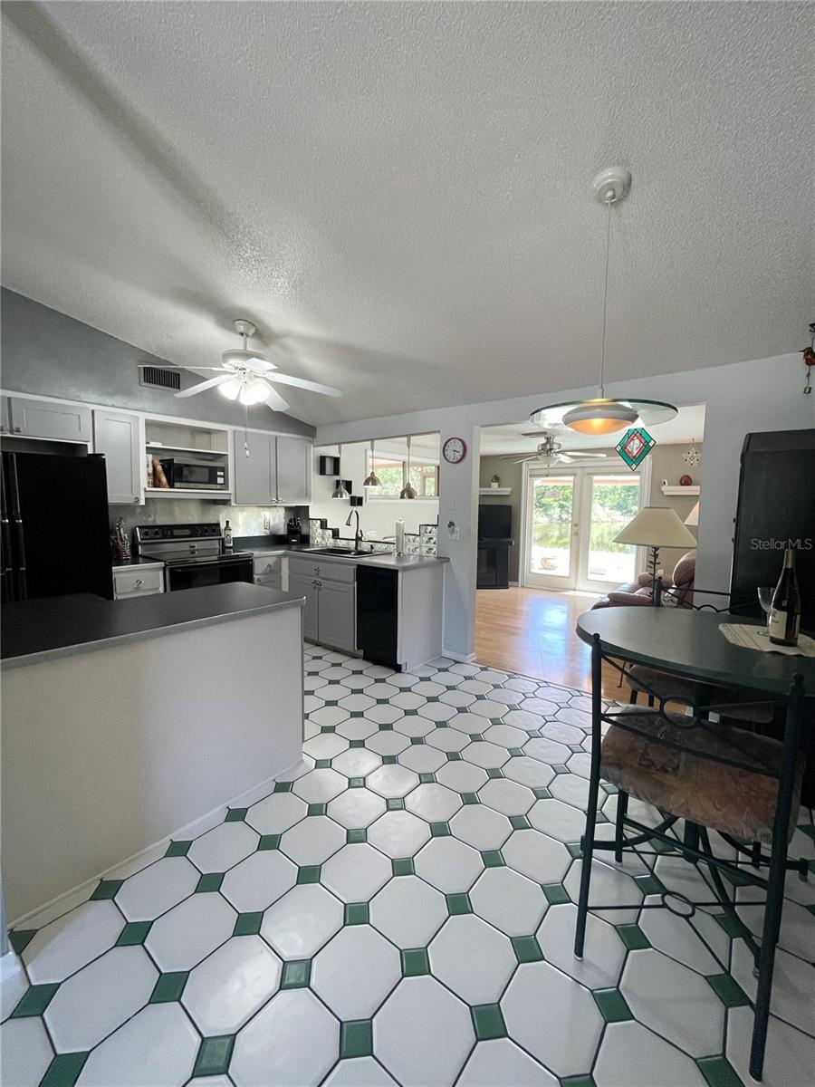 Image 9 of 28 For 6944 Larchmont Ave