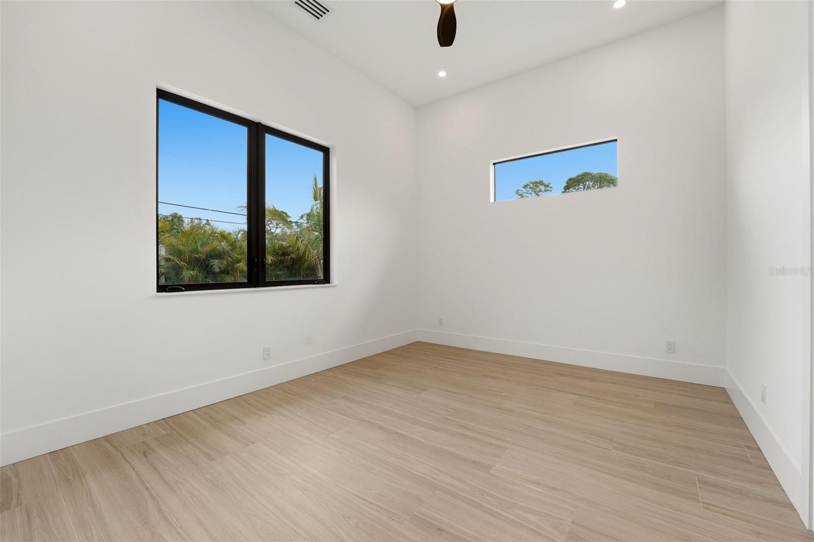 Image 22 of 67 For 2727 Waldemere Street