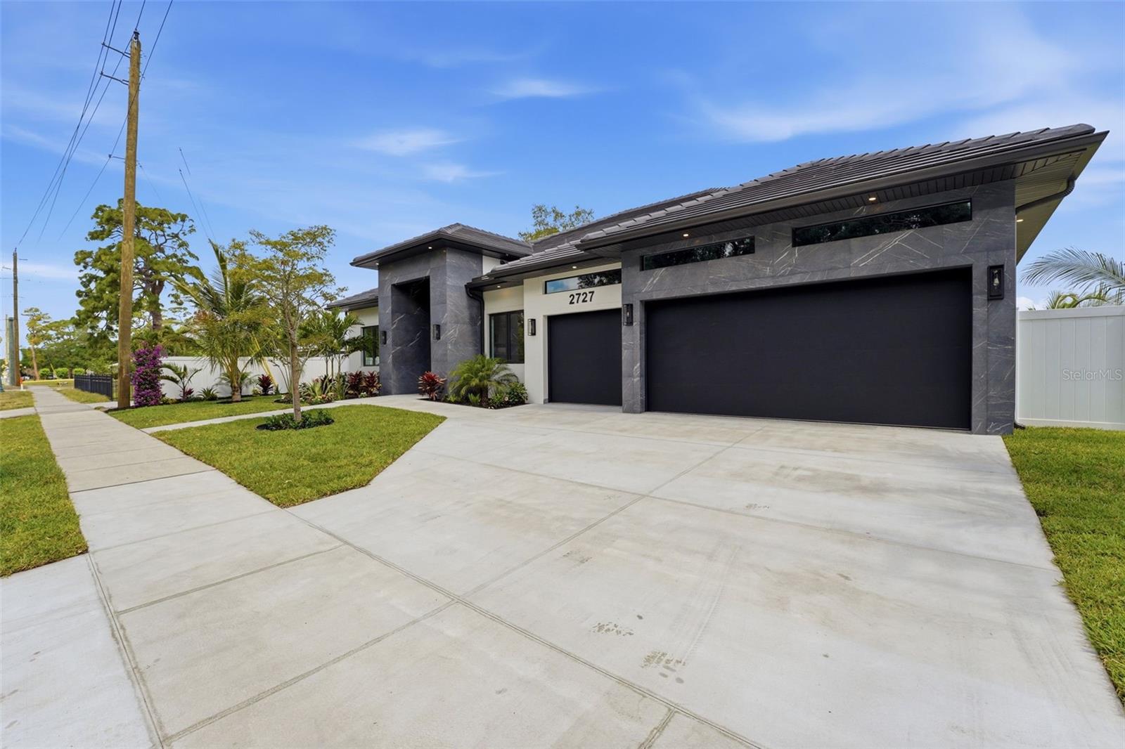 Image 3 of 67 For 2727 Waldemere Street