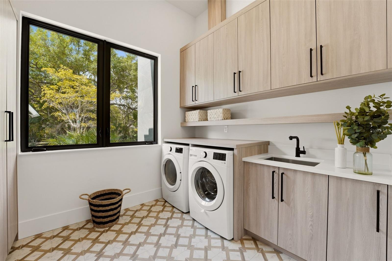 Image 33 of 67 For 2727 Waldemere Street