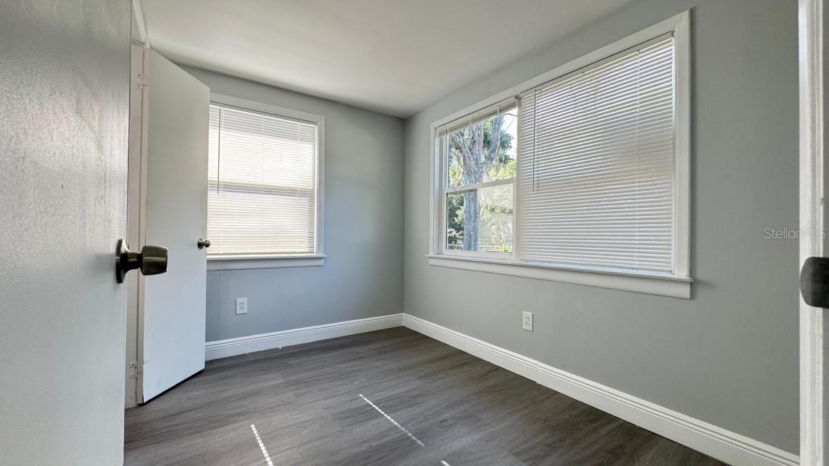 Image 10 of 12 For 1051 Cr 464  