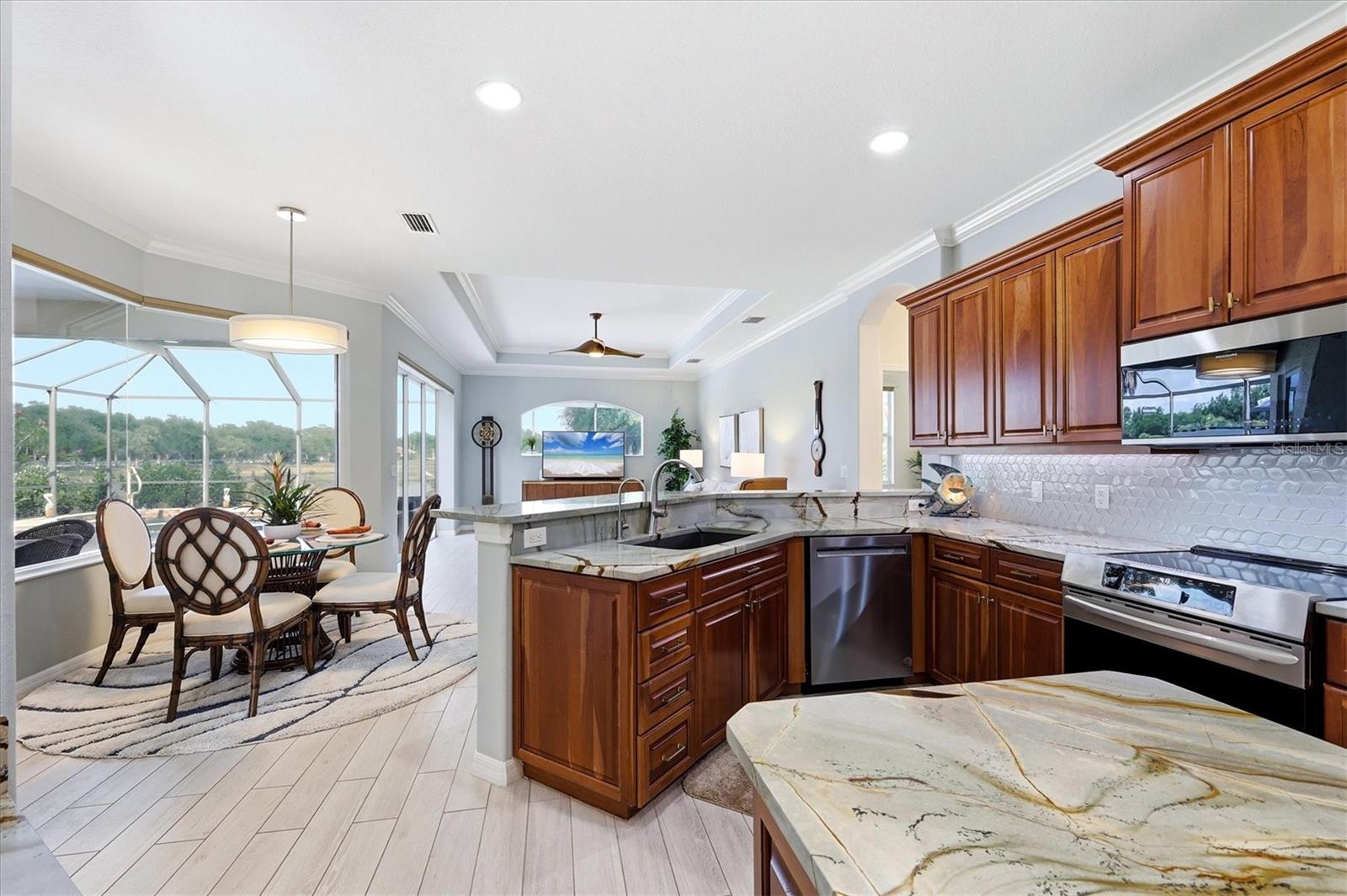 Image 17 of 41 For 127 Park Trace Boulevard