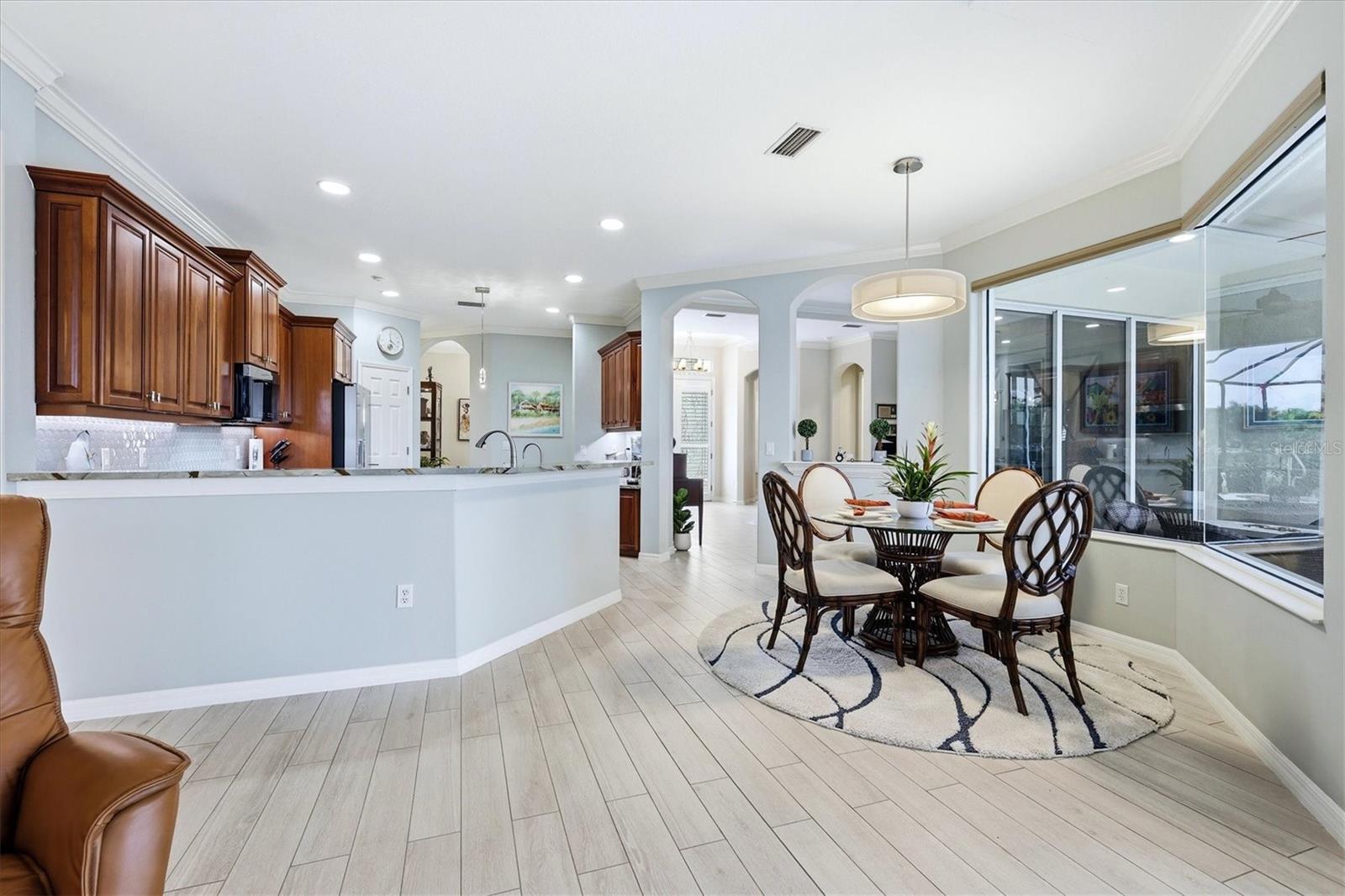 Image 18 of 41 For 127 Park Trace Boulevard