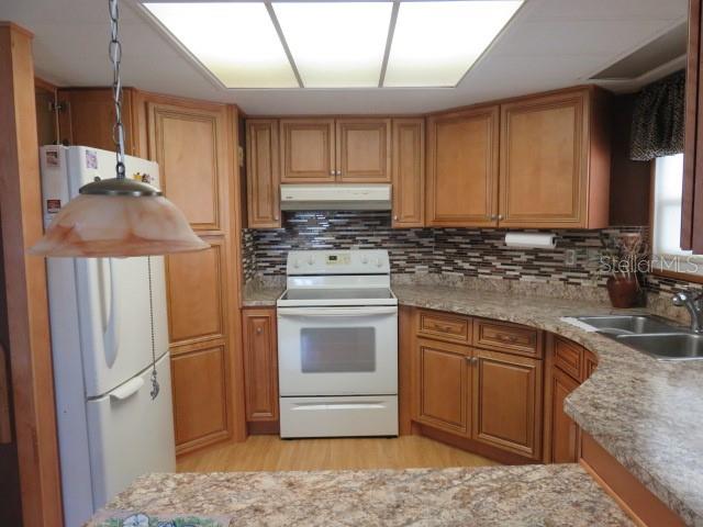 Image 2 of 28 For 2107 Palma Sola Boulevard 8