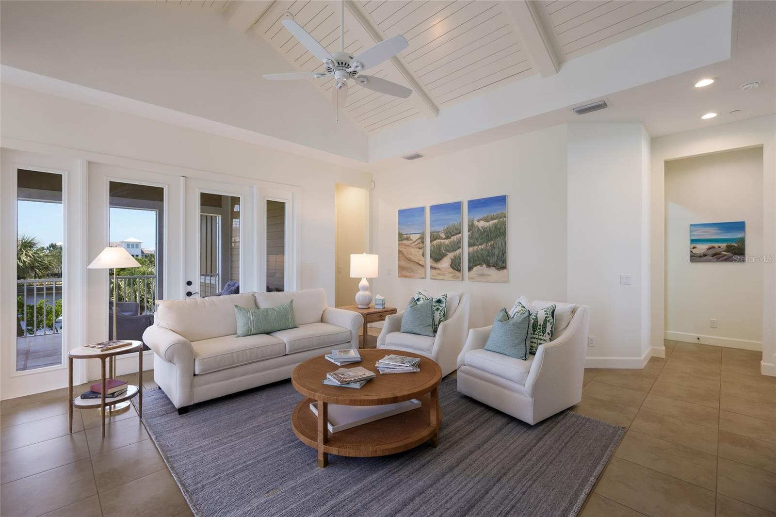 Image 11 of 70 For 258 Sapphire Lake Drive 202