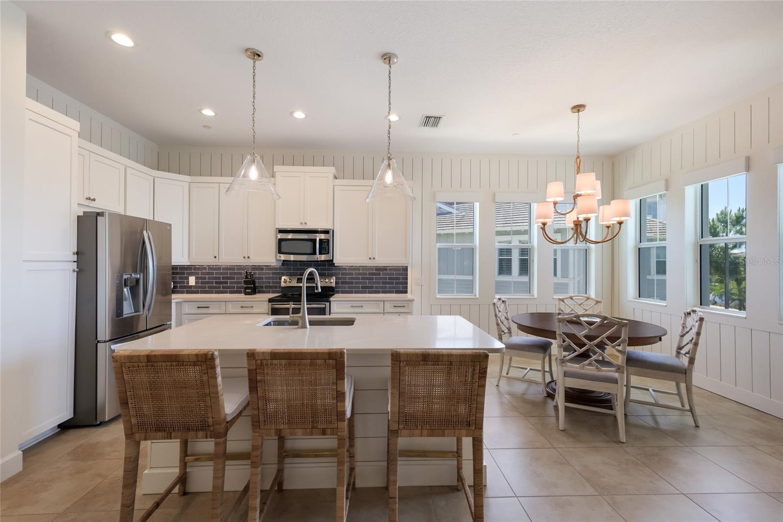 Image 12 of 70 For 258 Sapphire Lake Drive 202